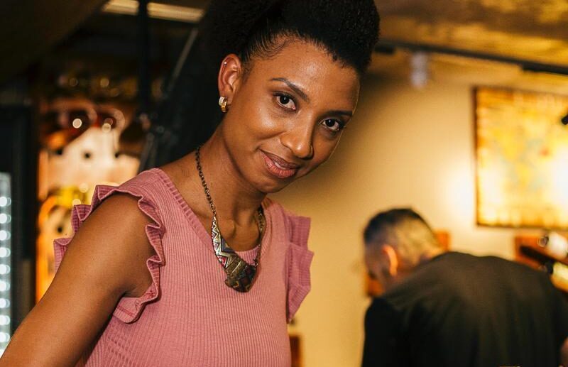 Mirando Alto com Ligia Aleixo, sommelier que transformou o vinho em passaporte para o mundo