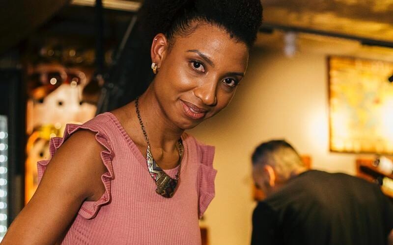 Mirando Alto com Ligia Aleixo, sommelier que transformou o vinho em passaporte para o mundo