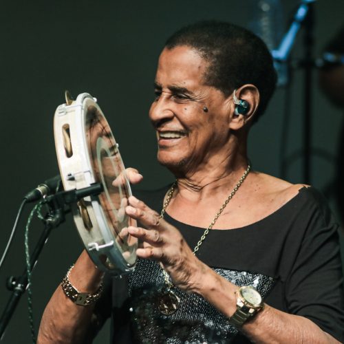***ARQUIVO*** SÃO PAULO, SP - 05.01.2024: SHOW FUNDO DE QUINTAL - O principal grupo de samba do Brasil, Fundo de Quintal, composto pelos integrantes Bira Presidente, Sereno, Ademir Batera, Júnior Itaguay, Márcio Alexandre e Tiago Testa se apresenta em São Paulo, no Sesc Vila Mariana, na noite desta sexta, 5 de Janeiro de 2024. (Foto: Van Campos /Fotoarena/Folhapress)