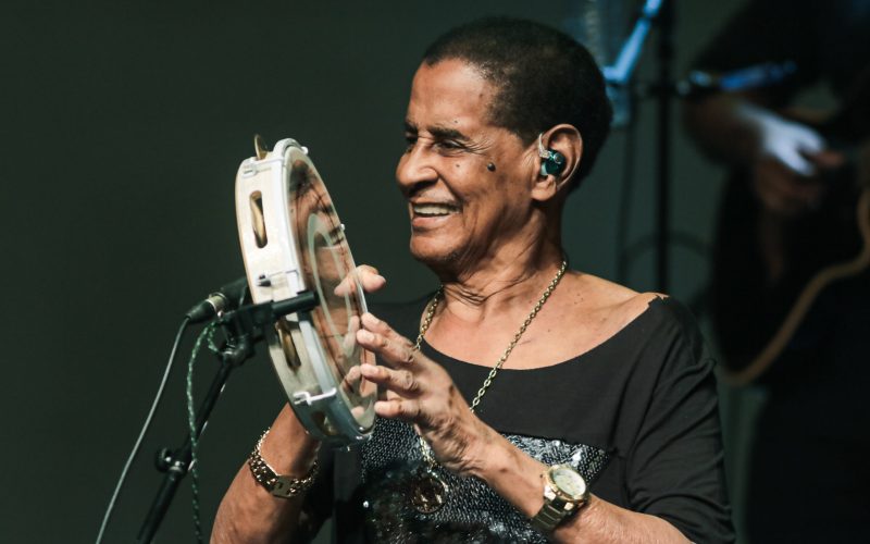 ***ARQUIVO*** SÃO PAULO, SP - 05.01.2024: SHOW FUNDO DE QUINTAL - O principal grupo de samba do Brasil, Fundo de Quintal, composto pelos integrantes Bira Presidente, Sereno, Ademir Batera, Júnior Itaguay, Márcio Alexandre e Tiago Testa se apresenta em São Paulo, no Sesc Vila Mariana, na noite desta sexta, 5 de Janeiro de 2024. (Foto: Van Campos /Fotoarena/Folhapress)
